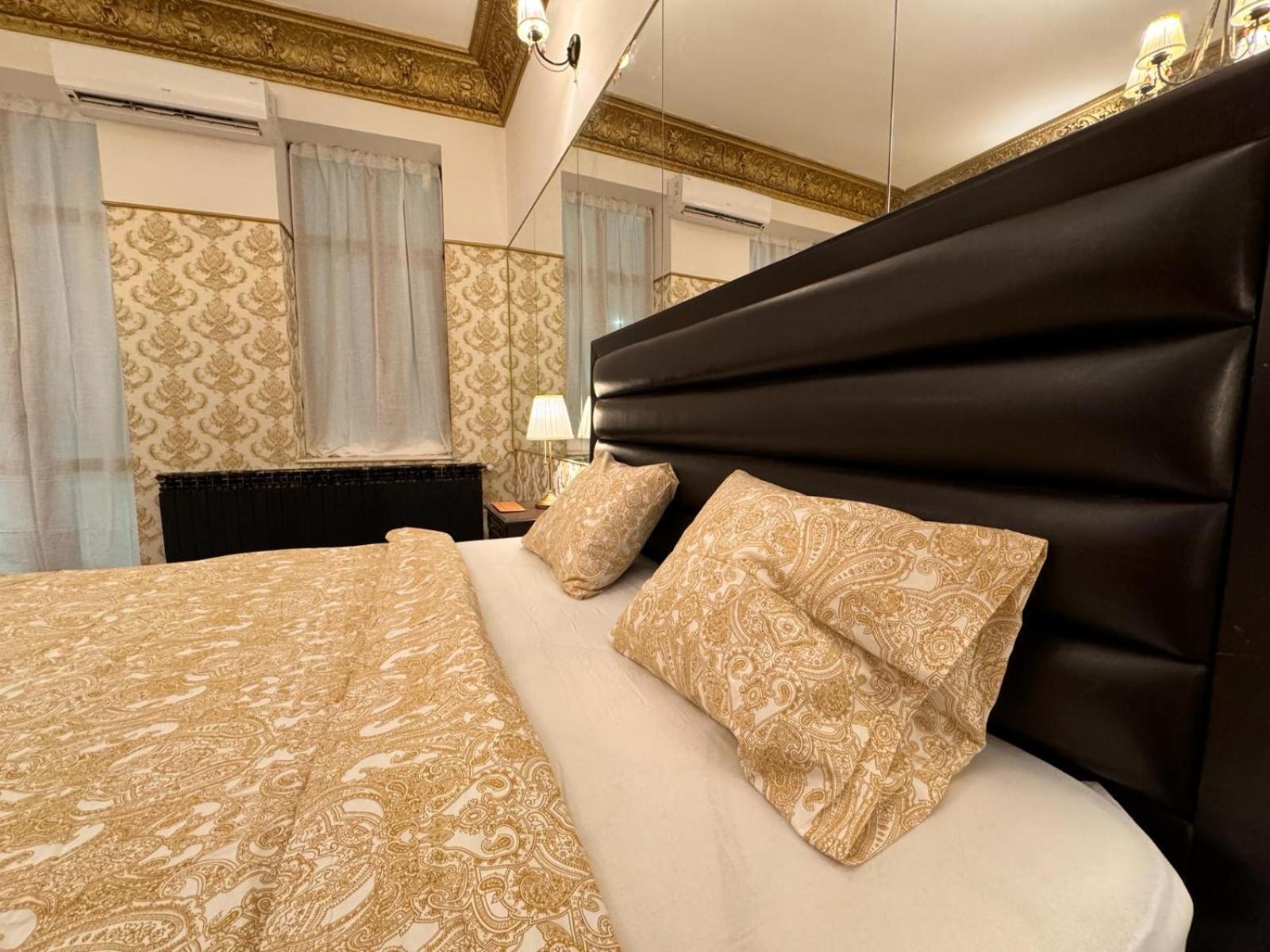 The King Suite With Balcony View Piata Romana Bukarest Kültér fotó